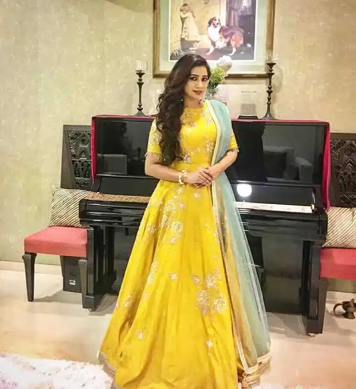 shreya-ghoshal-biography-movies-career-family-net-worth