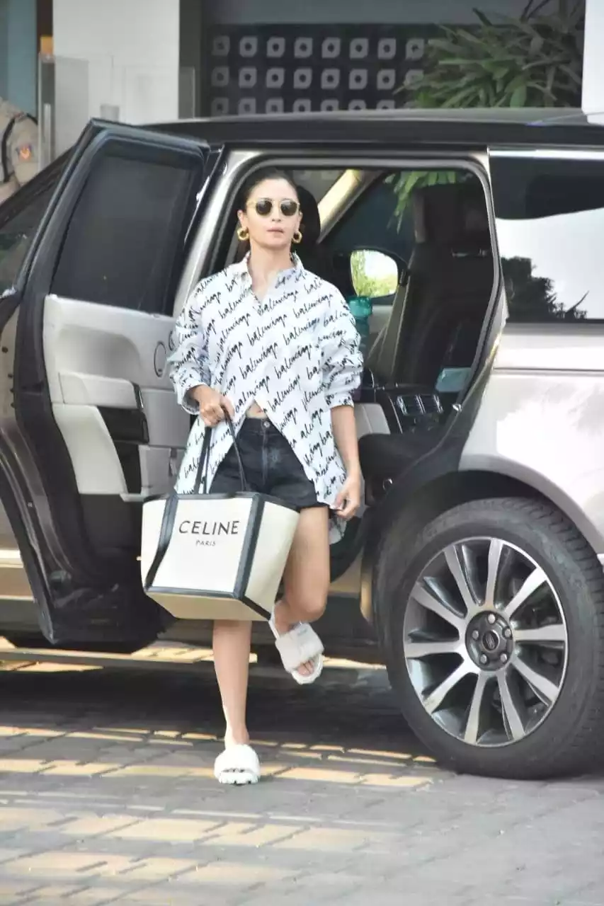 alia-bhatt-balenciaga.jpg
