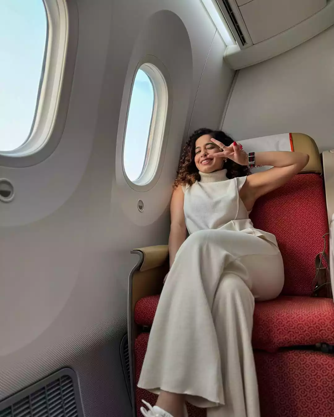 Female Travel Vlogger Kamya Jani Female Travel Vlogger Kamya Jani