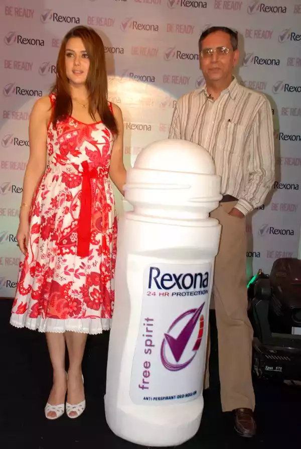 preity-zinta-rexona-deo.png Preity Zinta promoting rexona deo in a event