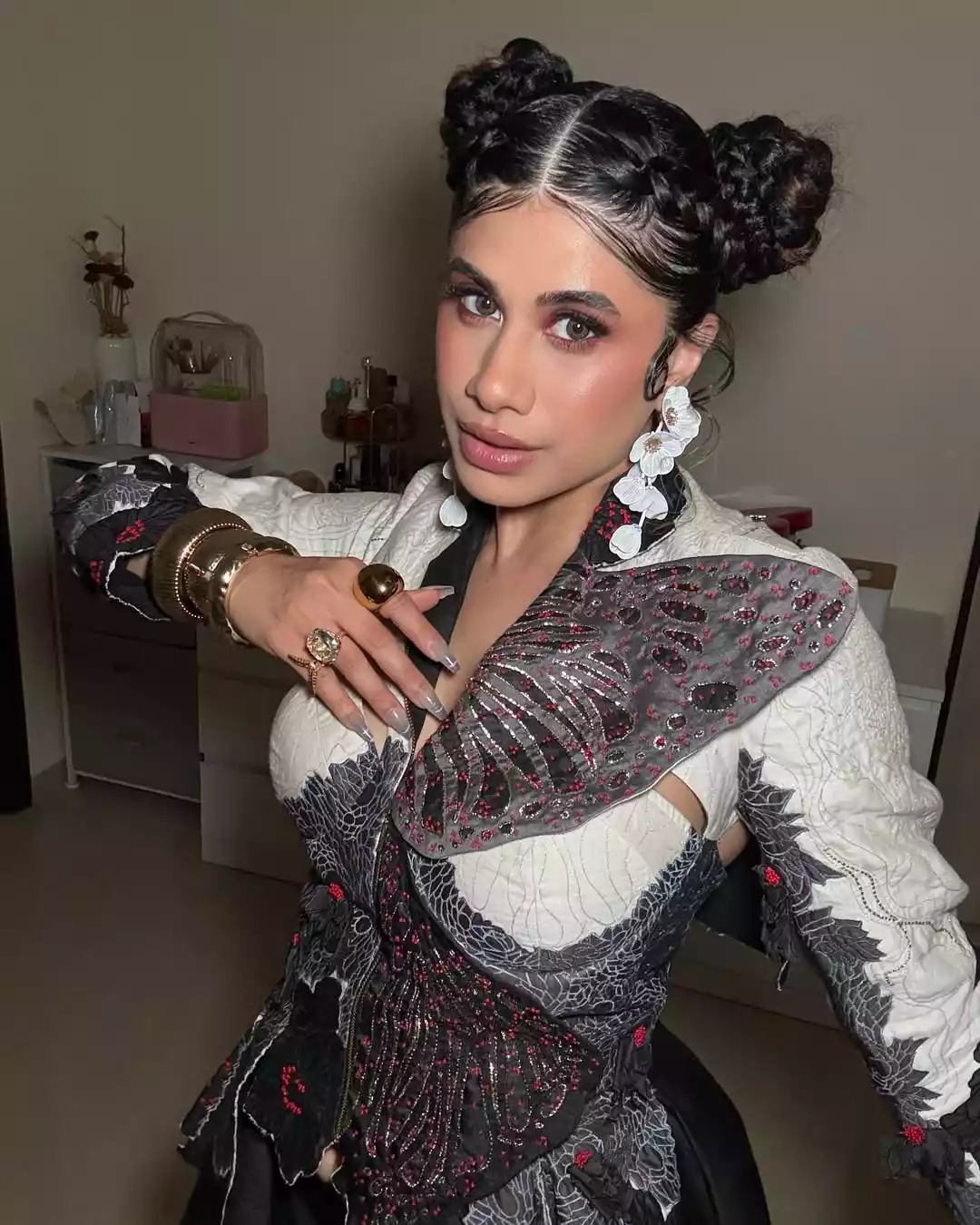 Makeup Instagrammer Malvika Sitlani Makeup Instagrammer Malvika Sitlani