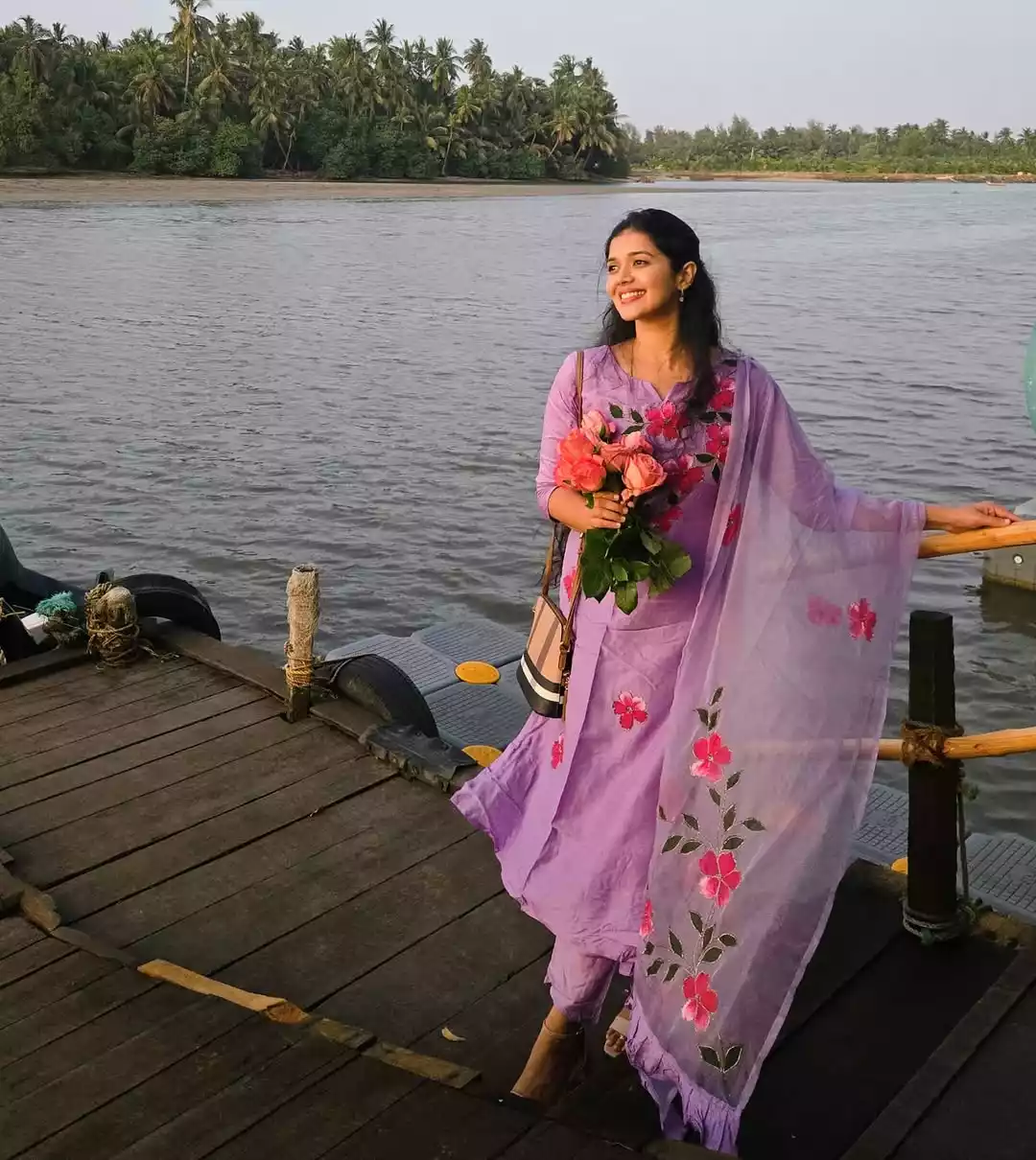 Dr. Tejaswani-Manogna