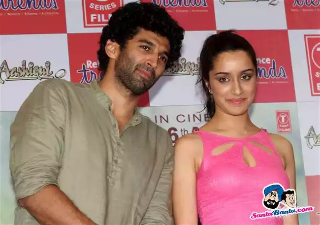 Aditya Roy Kapur and Shraddha Kapoor - Aashiqui 2 at Reliance Trends Store