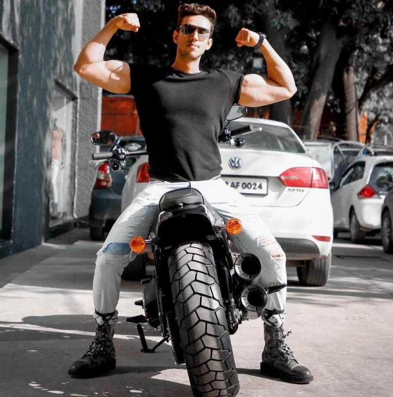 Arsh Jalhotra Influencers | Age Birthday Biography